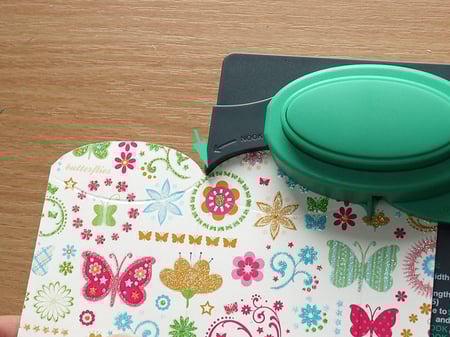 لوح لصنع وساده من الورق