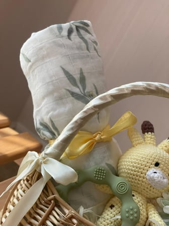 سلة الزرافة الصغيرة الخضراء