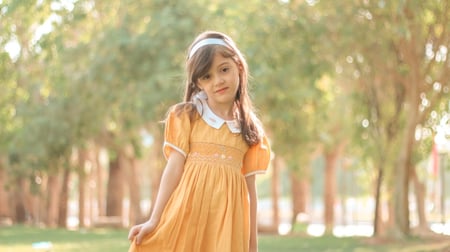 فستان اصفر بناتي