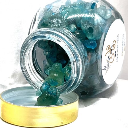 لبان عماني مسقى بعدة روائح مع اوقيه عود