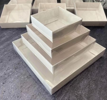 علب كبيره شفافه