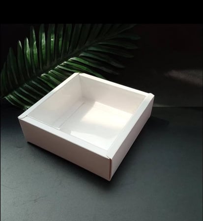 علبه بغطاء شفاف