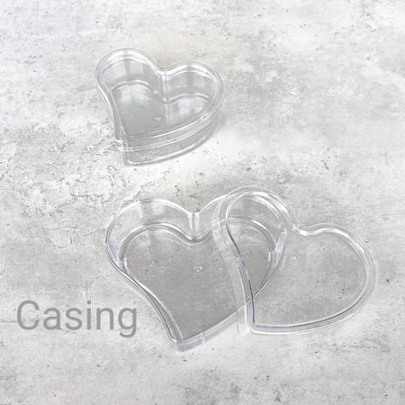 علب اكريلك قلب