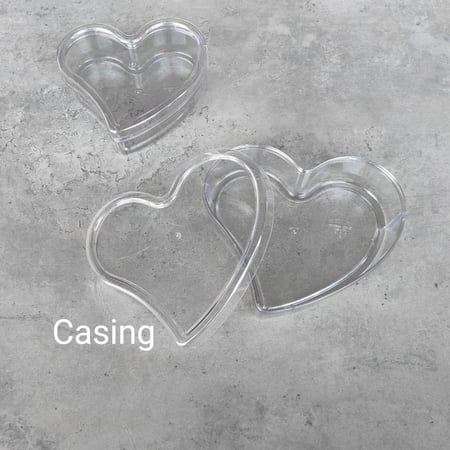 علب اكريلك قلب