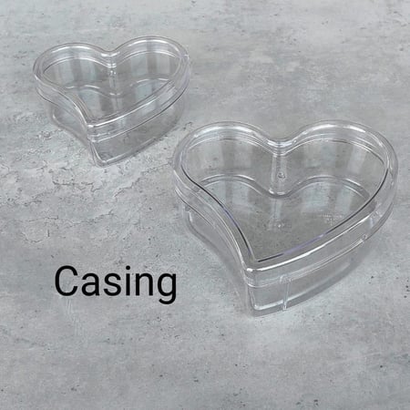 علب اكريلك قلب