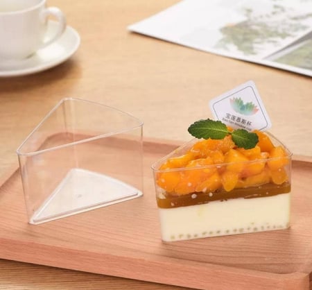 علب اكريلك مثلث