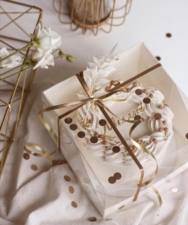 علب كيك بغطاء شفاف