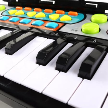 بيانو مع مايك