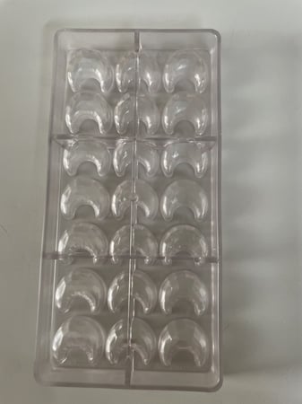 قالب  شوكلاته هلال