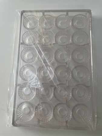 قالب شوكلاته دائري بحفر