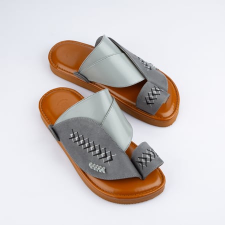 نعال شرقي فخم رمادي مطرز ونعل طبي جملي