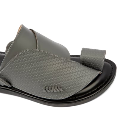 نعال شرقي مطرز جلد رمادي فخم - صناعة وطنية