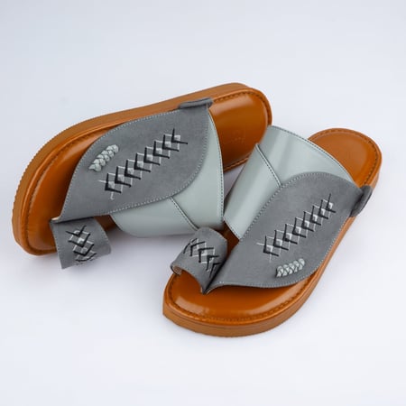 نعال شرقي فخم رمادي مطرز ونعل طبي جملي