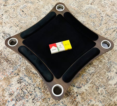 طاولة البلوت الارضيه باللون الاسود