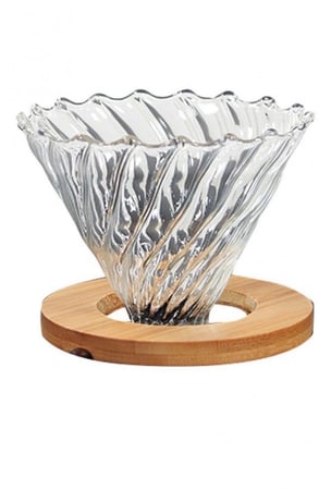 قمع ثلجي مع قاعدة خشبية