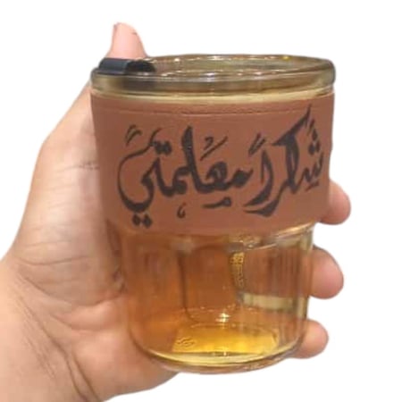 توزيعات أكواب ليوم المعلم