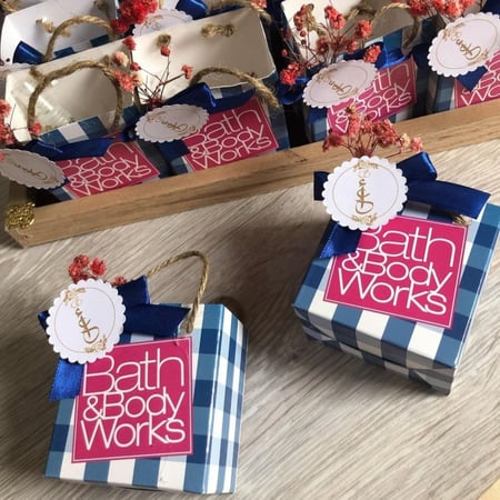 عطر باث اند بودي ( درزن 12 حبة )