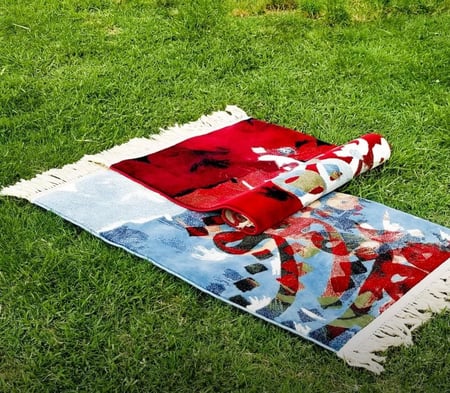 سجادة حروفيات عربية صناعة محلية لون احمر 6 ملم