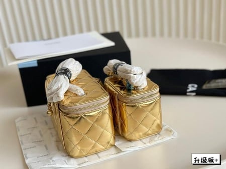 شنطة شانيل عودي ( بحجمين )