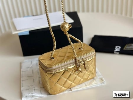 شنطة شانيل عودي ( بحجمين )