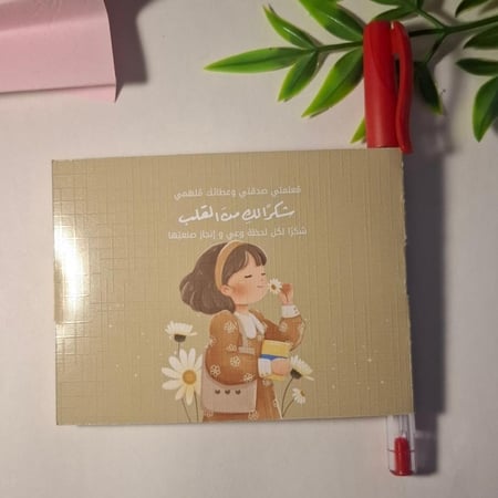 ورق ملاحظات وقلم احمر