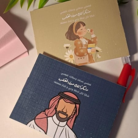 ورق ملاحظات وقلم احمر