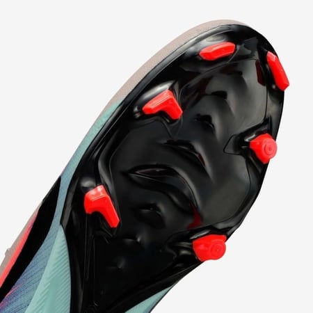 حذاء نايكي اير زوم ميركوريال فابور اكاديمي . FG