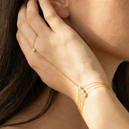 [B032] سلسلة يد (كف) باللون الذهبي