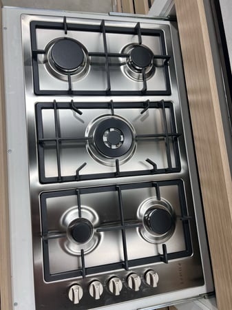 POMPE  موقد غاز 90 سم 5 شعلة - شبك ثقیل - شعلة ثلاثیة اشعال ذاتي كھربائي - صمام أمان - مفاتیح جانبیة صنع في ایطالیا