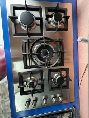 سطح 90سم 5عيون غاز شبك ثقيل عين ثلاثية اشعال ذاتي امان كامل ايطالي