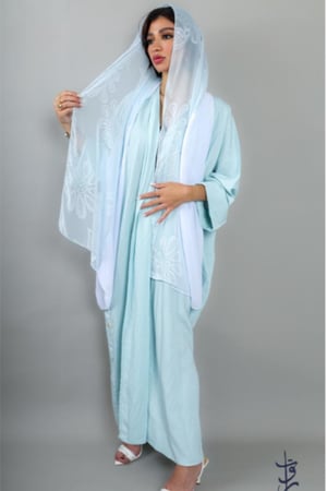 عباية زرقاء