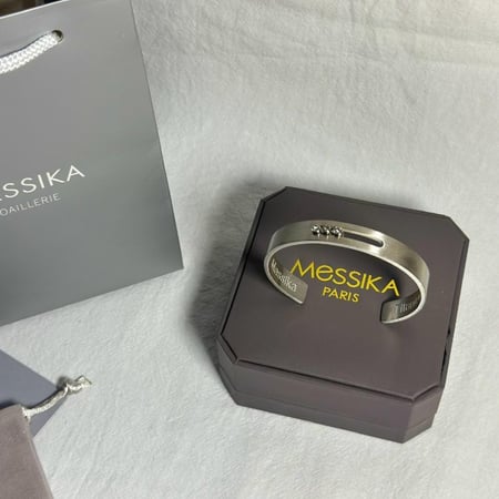 اسوارة M رجالية تيتانيوم