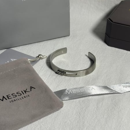 اسوارة M رجالية تيتانيوم