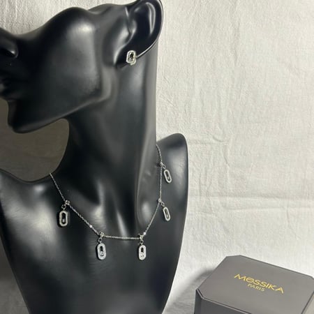 شوكر وحلق M فضي