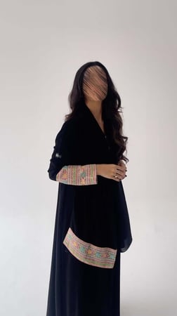 عباية استقبال راقية مع طرحة ليزر كورية متناسقة