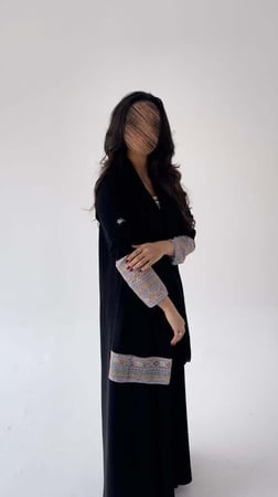 عباية نقاء البهاء من الكريب الملكي الكوري بتصميم أنيق ولمسة شيفون ناعم