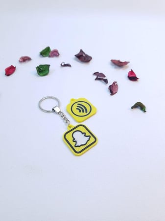 ميدالية مفاتيح سناب شات بتقنية NFC