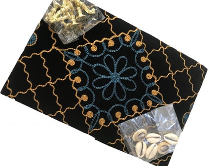 برسيس خامة مخمل ممتاز مبطنة مع جيب خلفي لوضع الاحجار والصدف