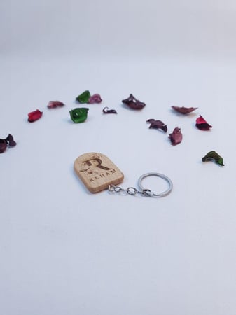 ميدالية خشب حفر ليزر مخصصة باسمك