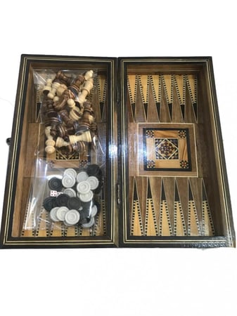 شطرنج وطاولة خشب موزاييك يدوي مع الأحجار مقاس 30*30 سم