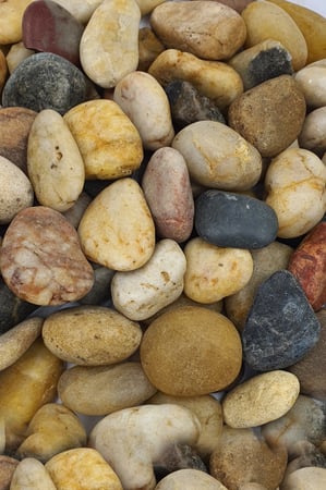 كيلو حصى طبيعي ملون مقاس 8-13 مل