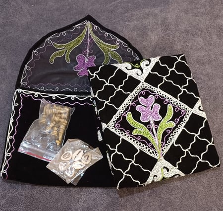 برسيس خامة مخمل ممتازة مبطنة مع حقيبة مطرزة