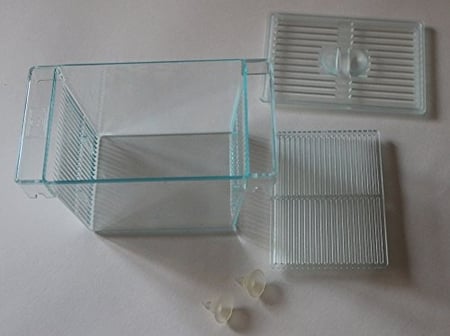 حضانة بلاستيك للاسماك AA230