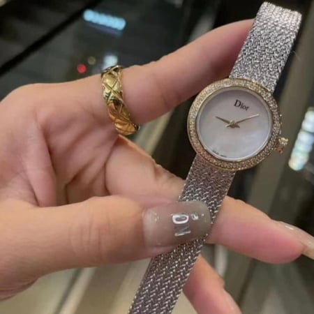 ساعه نسائيه ديور فصوص