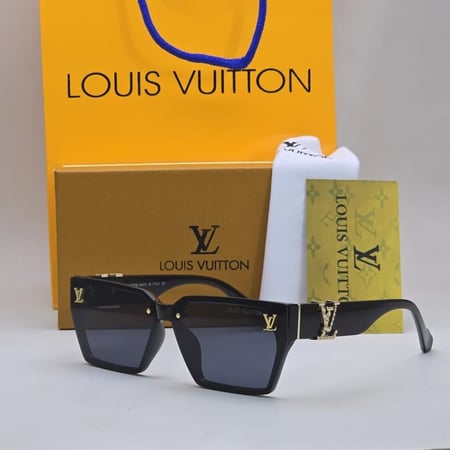 نظارة شمسية نسائية ماركة لويس فيتون لون اسود