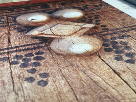 نسخه رقمية  PDF من كتاب الزخارف الشعبية في البيوت النجدية