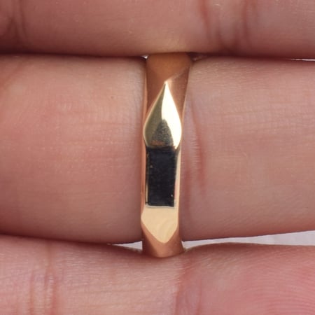 دبلة ذهب-الوزن2.55 -عيار 18