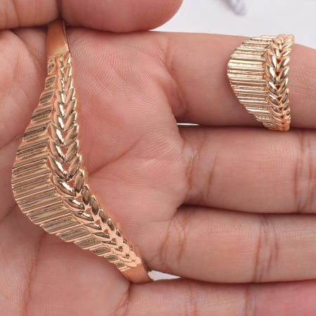 سوارة و خاتم  ذهب -وزن ذهب 19.63 -عيار 21