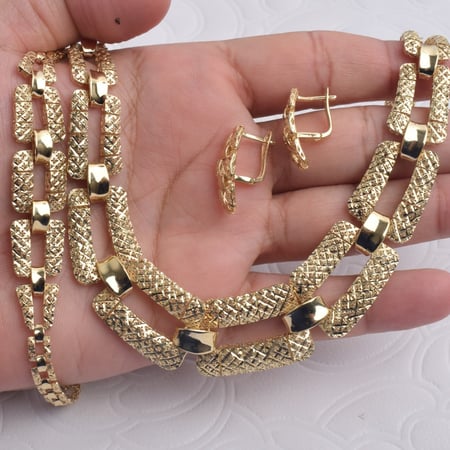 نصف طقم ذهب-الوزن 49.79-عيار 18