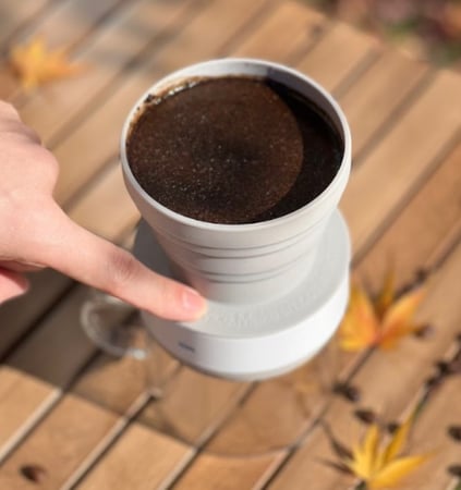 صانعة قهوة قابلة للطي والتنقل مع كوب مواد عالية الجودة محمولة